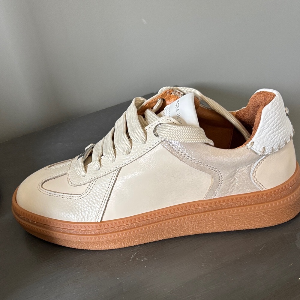 Women's Off white Leather Sneakers